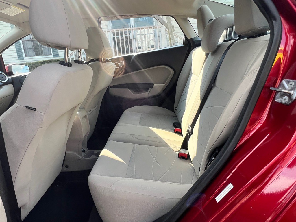 2014 Ford Fiesta Image 16