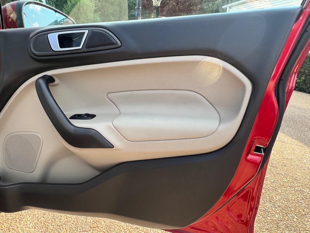 2014 Ford Fiesta Image 19