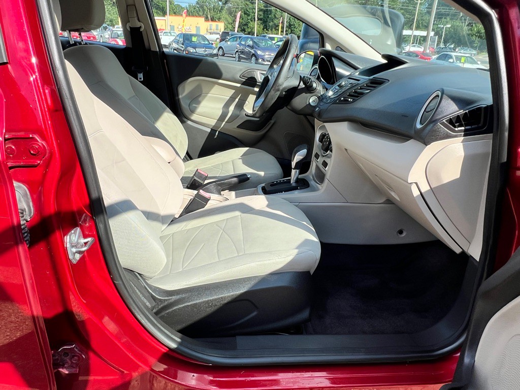 2014 Ford Fiesta Image 21