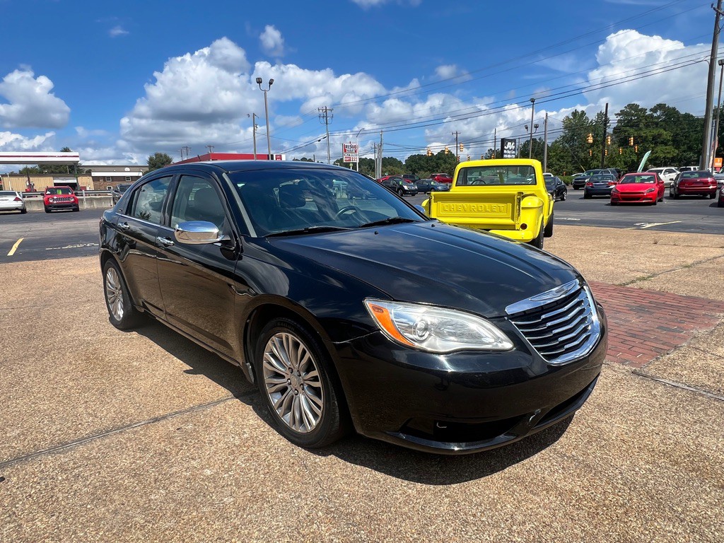 2013 Chrysler 200 Image 3