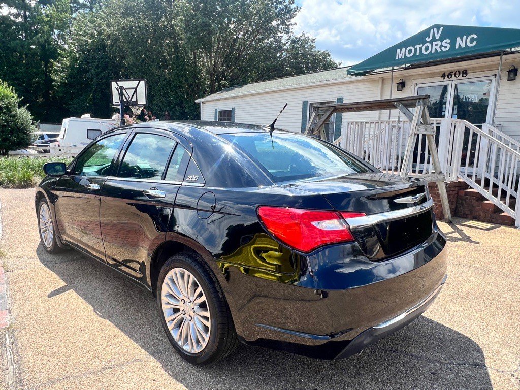 2013 Chrysler 200 Image 7