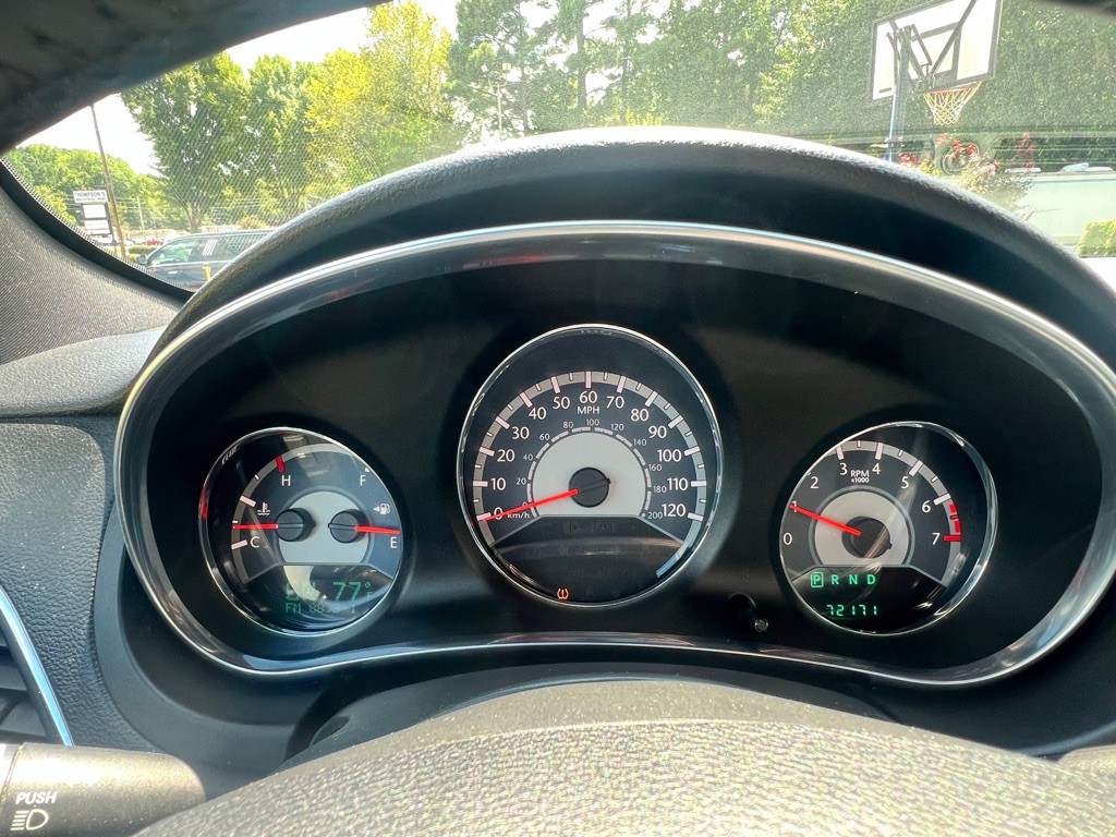 2013 Chrysler 200 Image 12