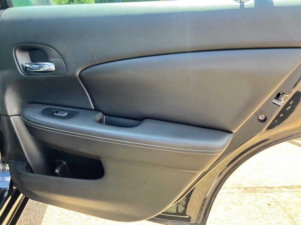 2013 Chrysler 200 Image 17