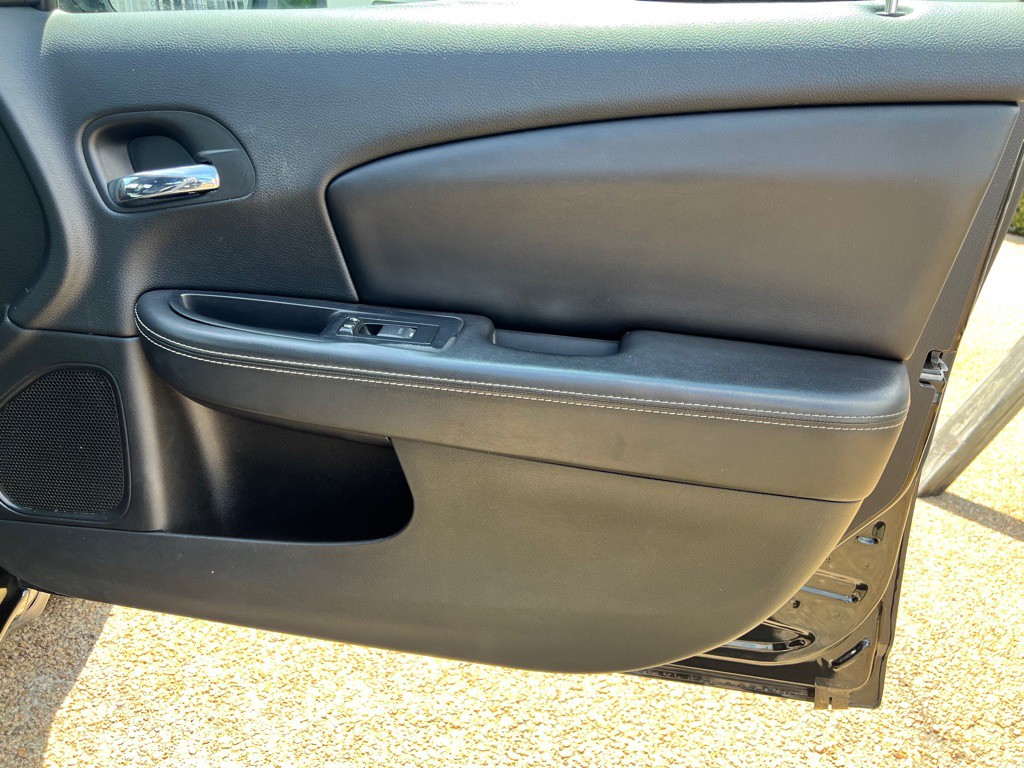2013 Chrysler 200 Image 19