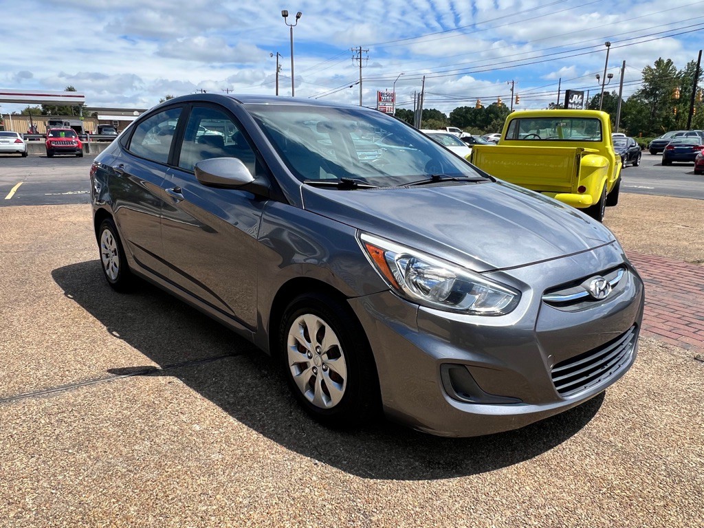 2017 Hyundai Accent Image 3