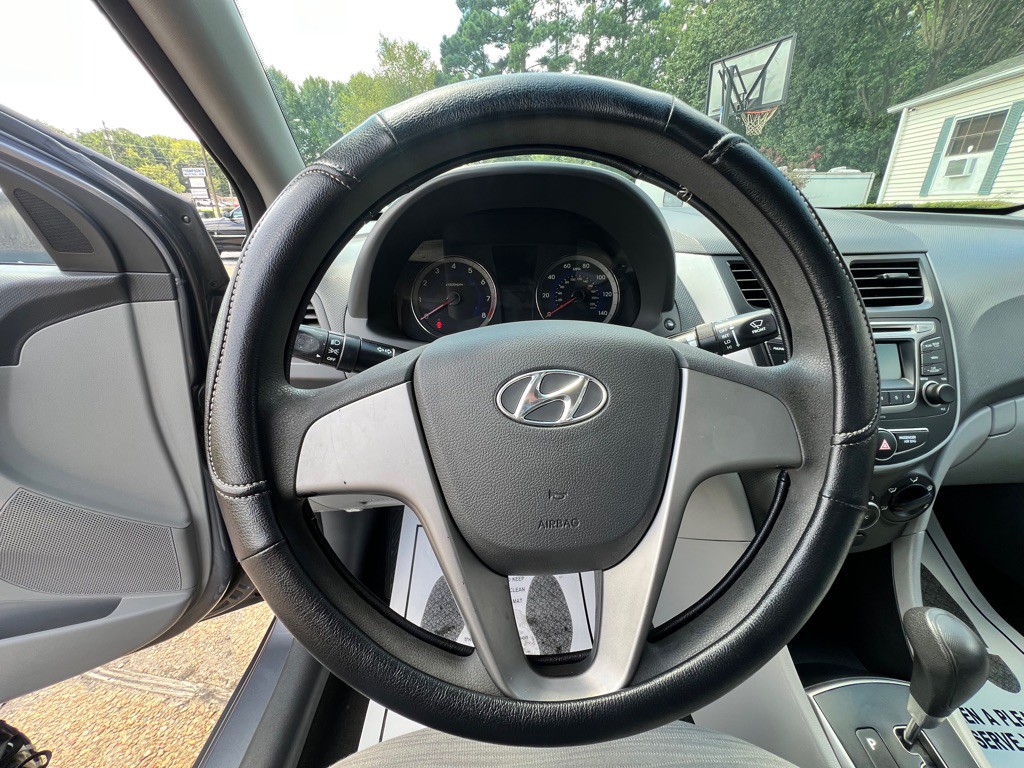 2017 Hyundai Accent Image 11