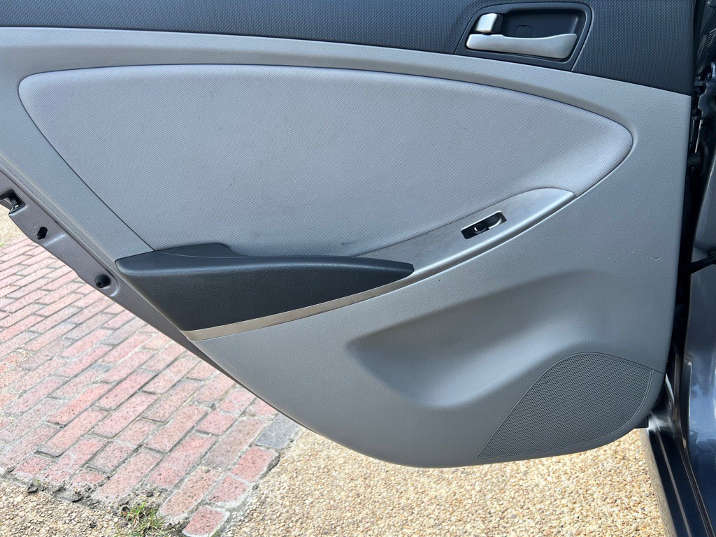 2017 Hyundai Accent Image 16