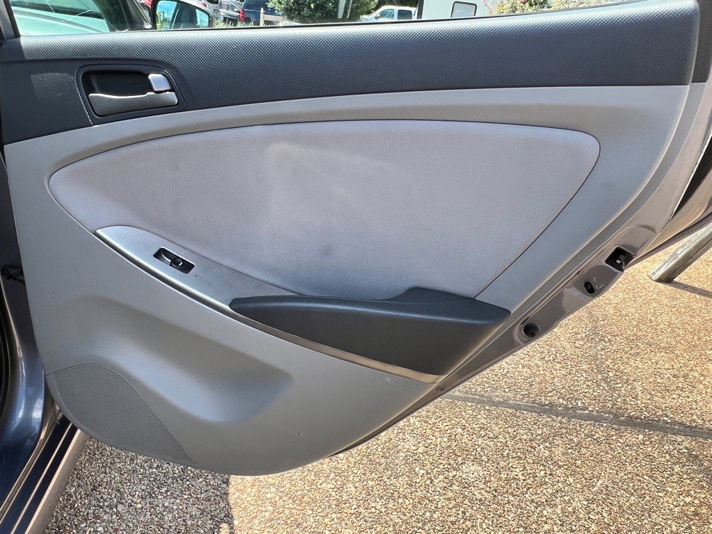 2017 Hyundai Accent Image 19