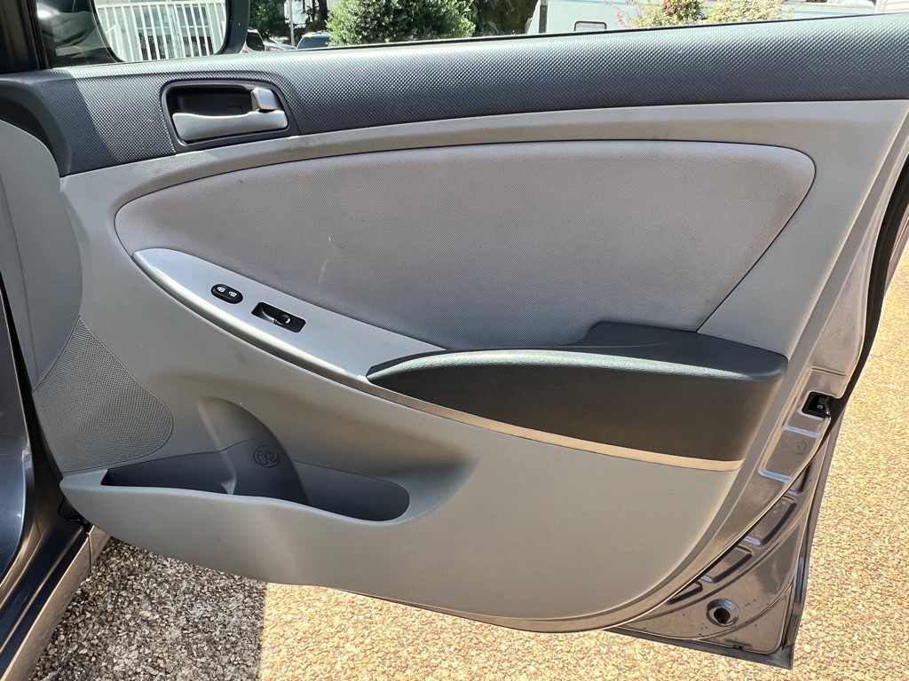 2017 Hyundai Accent Image 21