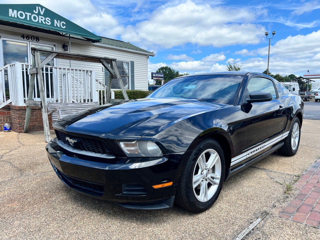2010 Ford Mustang Image 1