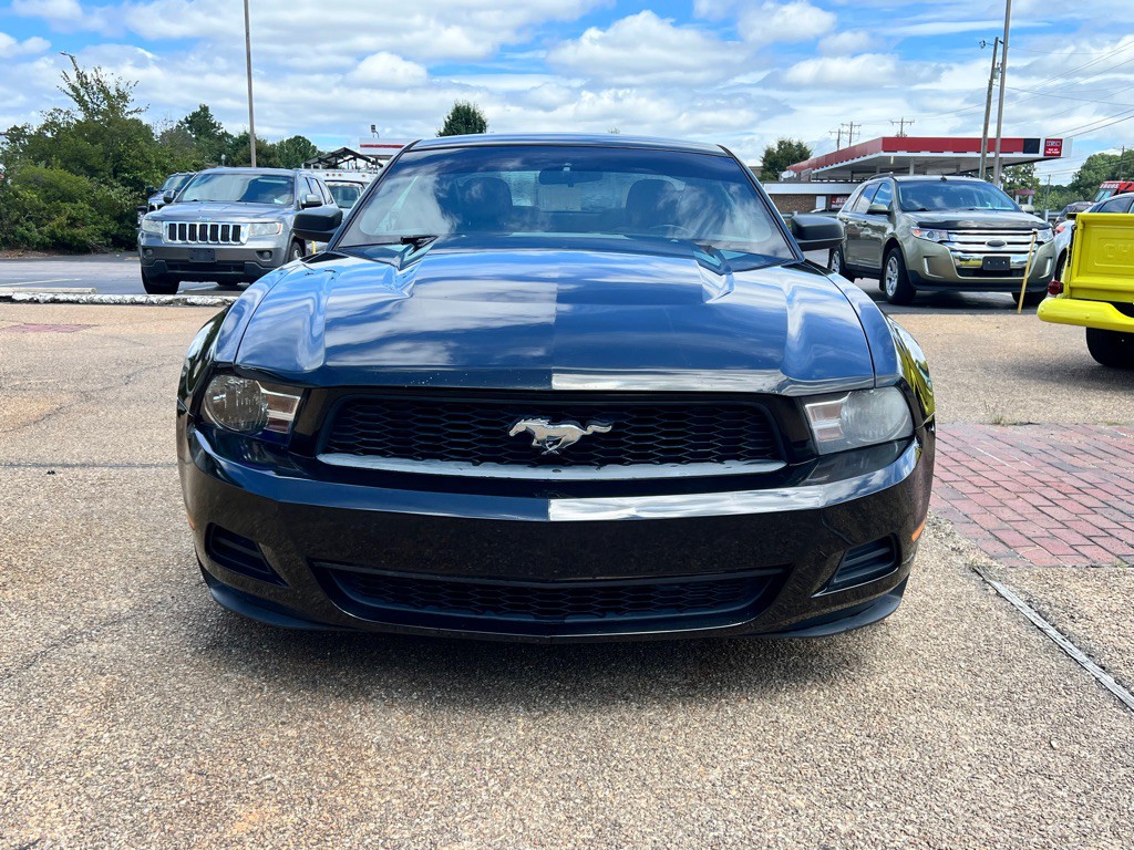 2010 Ford Mustang Image 2