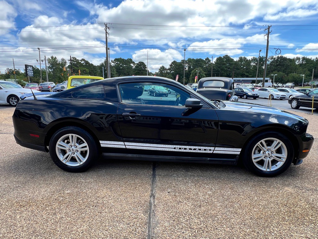 2010 Ford Mustang Image 4