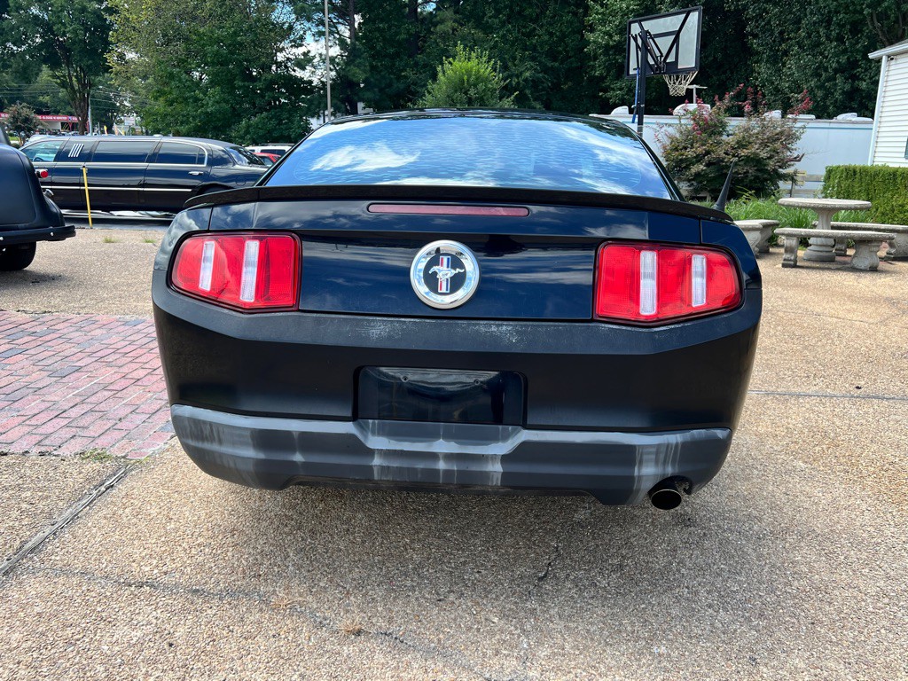 2010 Ford Mustang Image 6