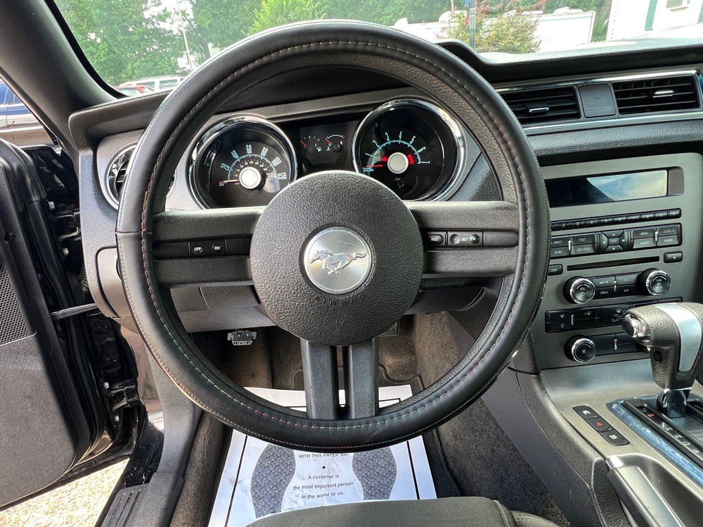 2010 Ford Mustang Image 11
