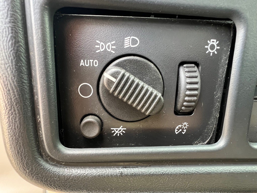 2005 Chevrolet Silverado 1500 Image 9