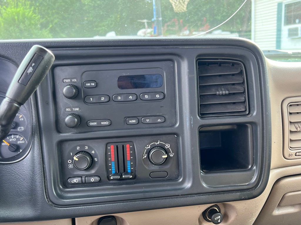 2005 Chevrolet Silverado 1500 Image 12