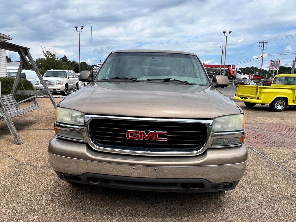 2004 GMC Yukon Image 2