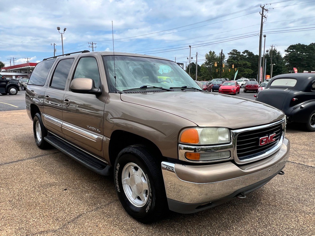 2004 GMC Yukon Image 3