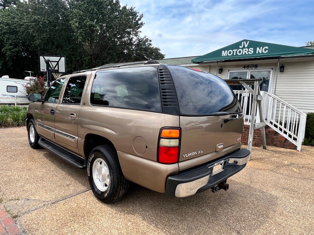 2004 GMC Yukon Image 7