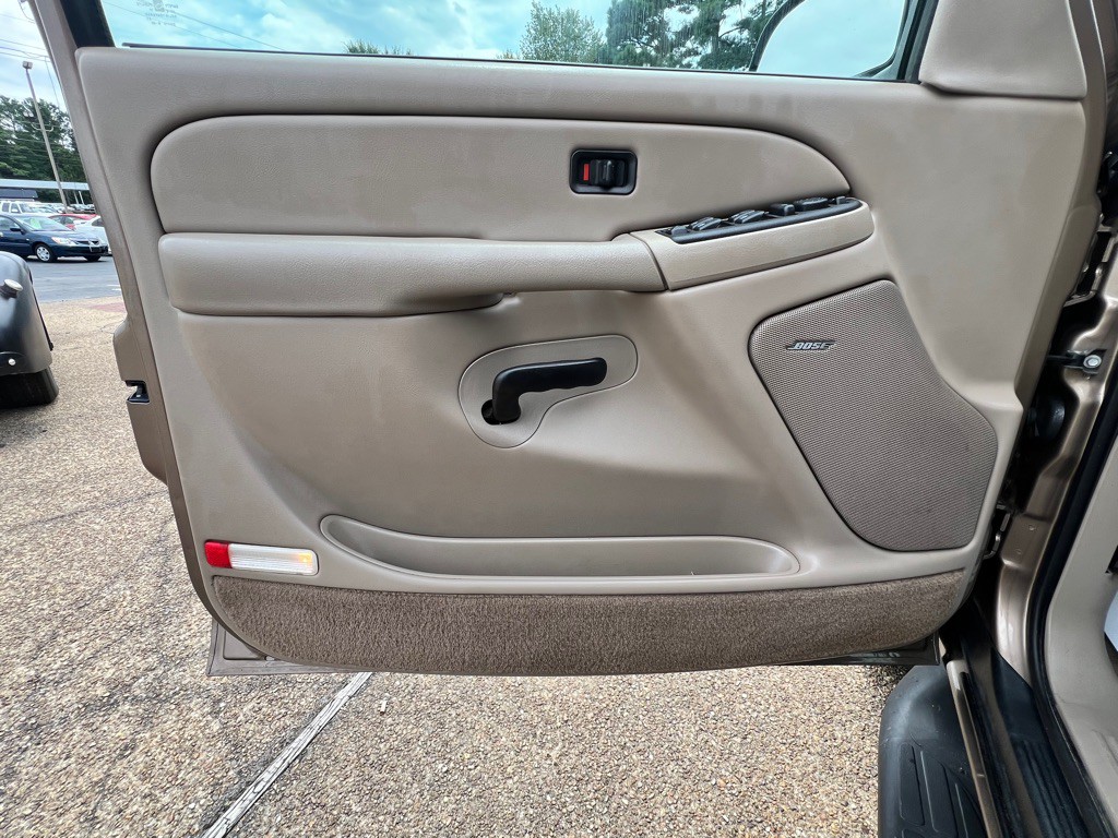 2004 GMC Yukon Image 10