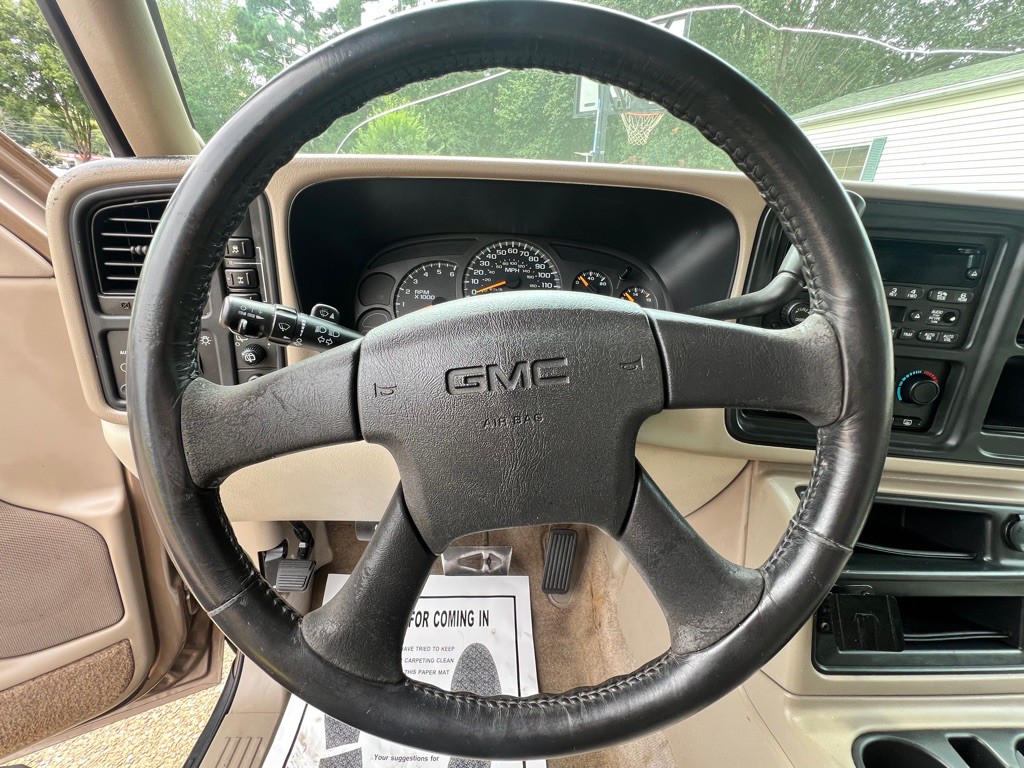 2004 GMC Yukon Image 13