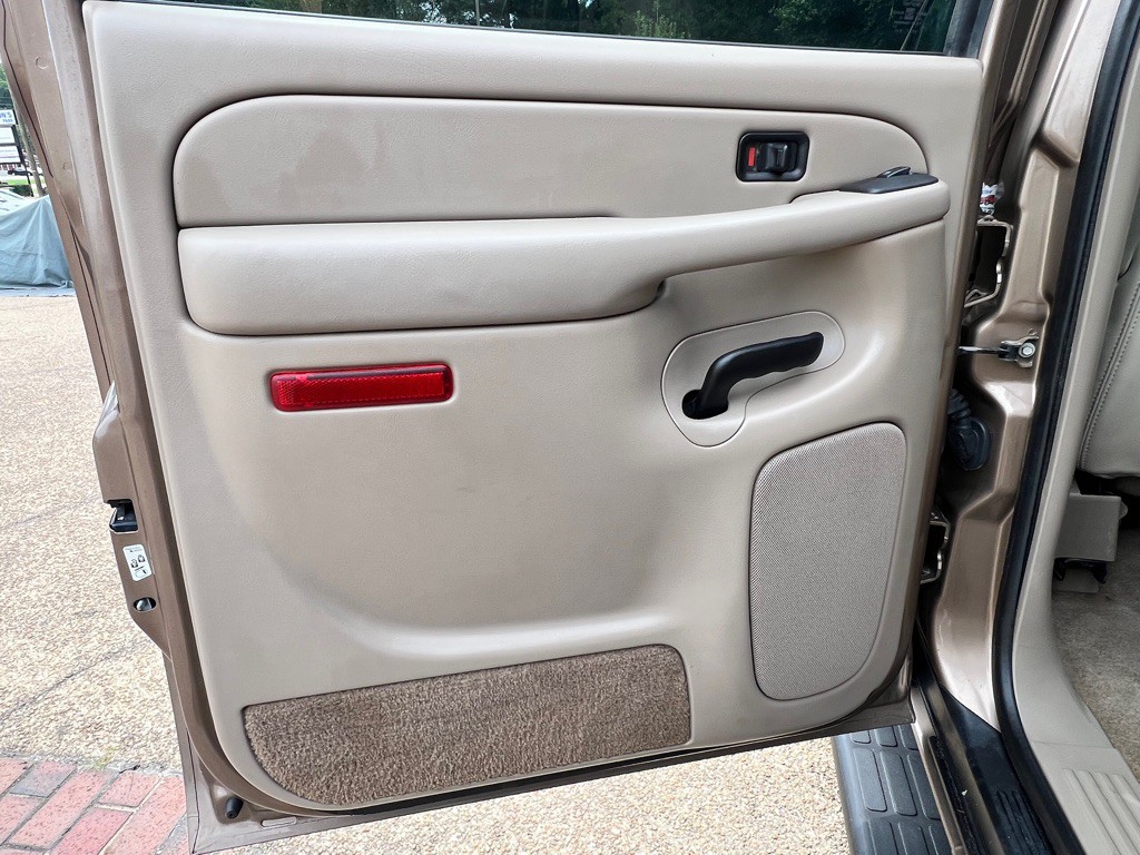 2004 GMC Yukon Image 17