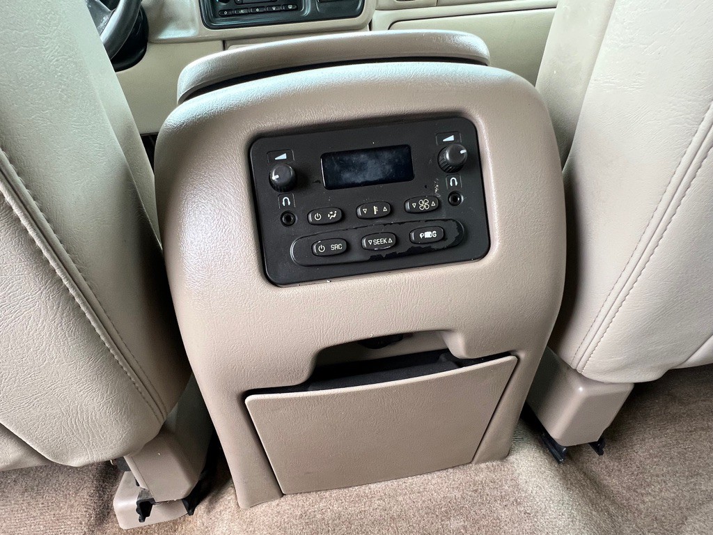 2004 GMC Yukon Image 19