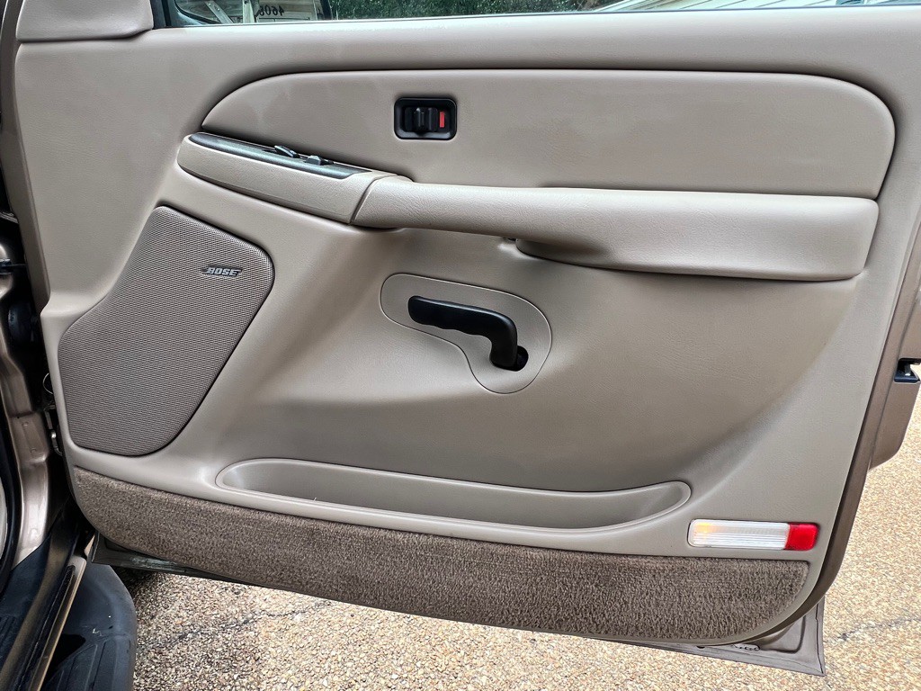 2004 GMC Yukon Image 24