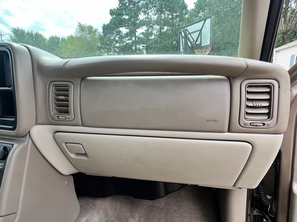2004 GMC Yukon Image 26
