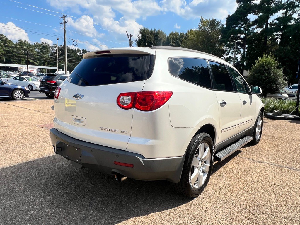 2012 Chevrolet Traverse Image 5