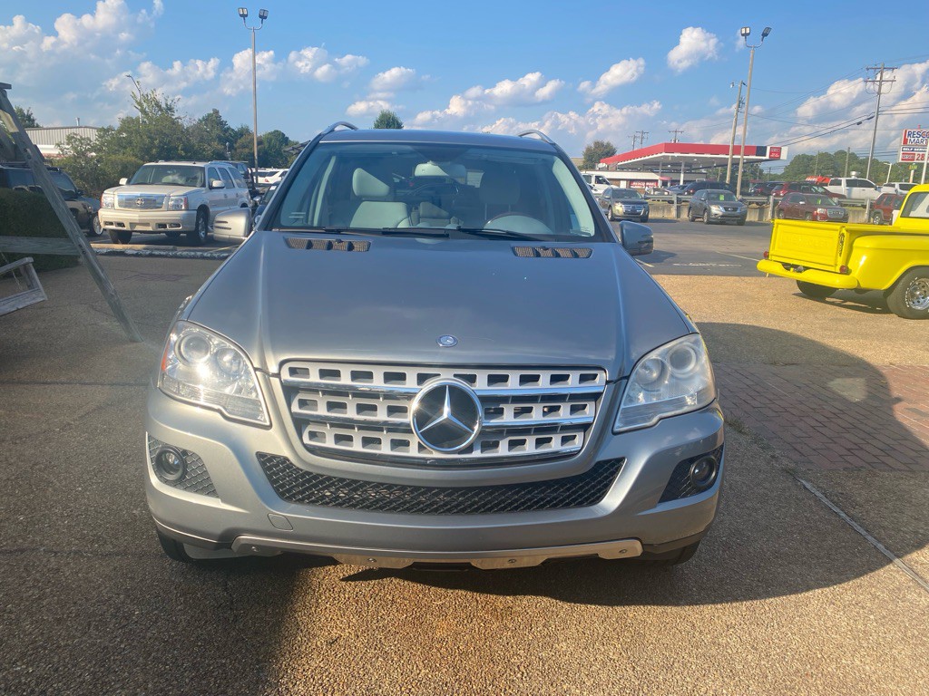 2011 Mercedes-Benz M-Class Image 2