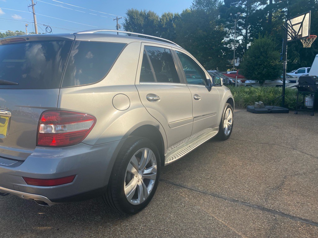 2011 Mercedes-Benz M-Class Image 5