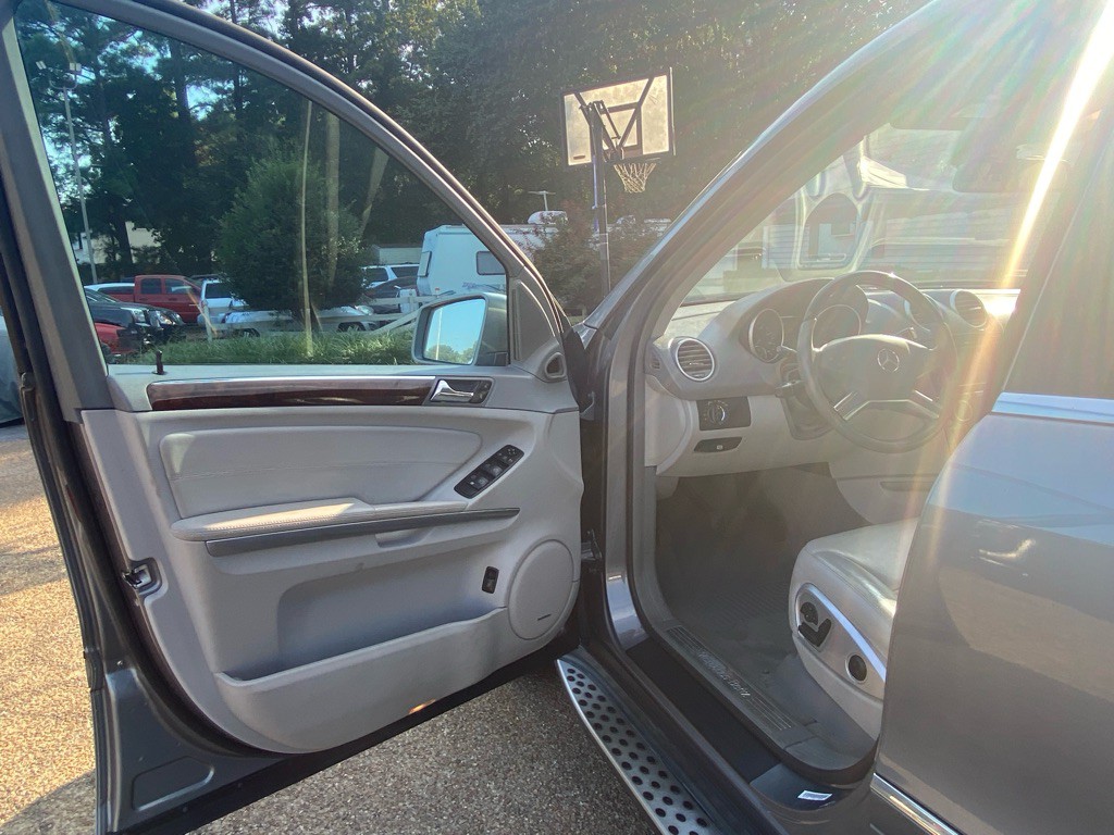 2011 Mercedes-Benz M-Class Image 9