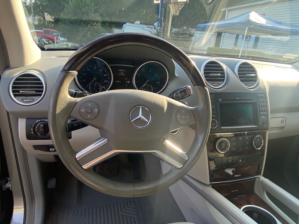 2011 Mercedes-Benz M-Class Image 12