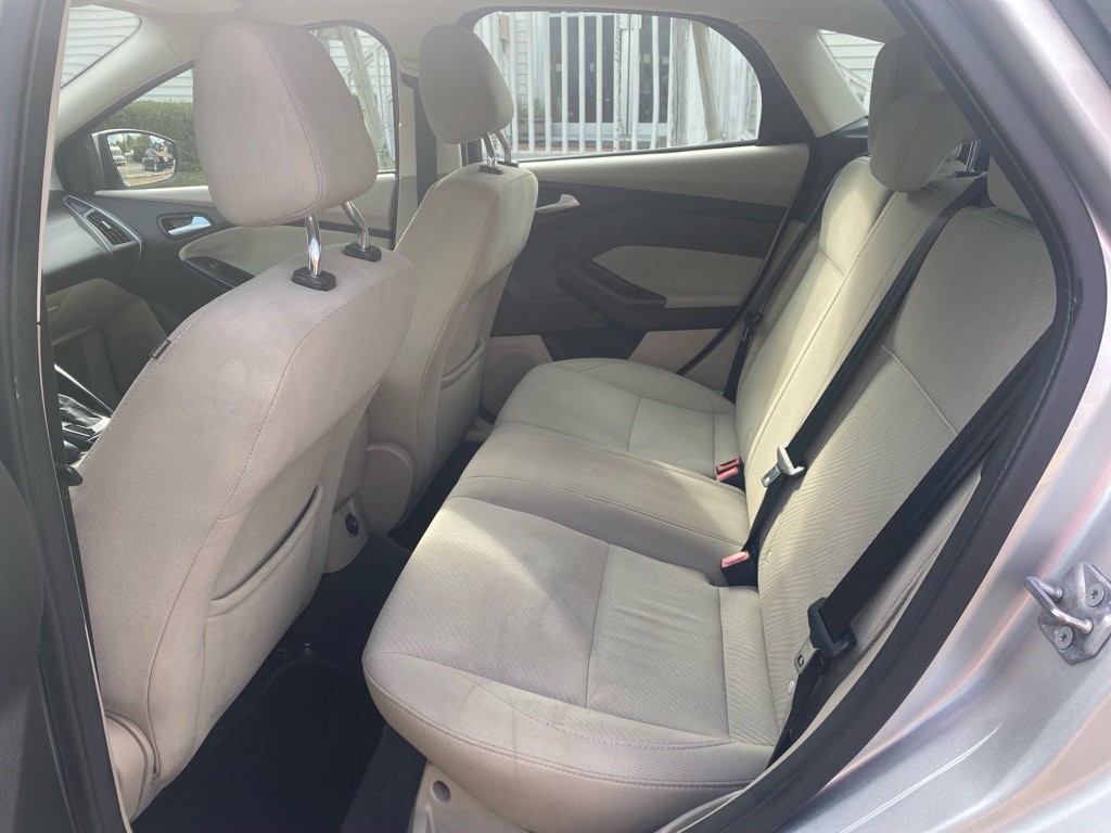 2012 Ford Focus Image 17