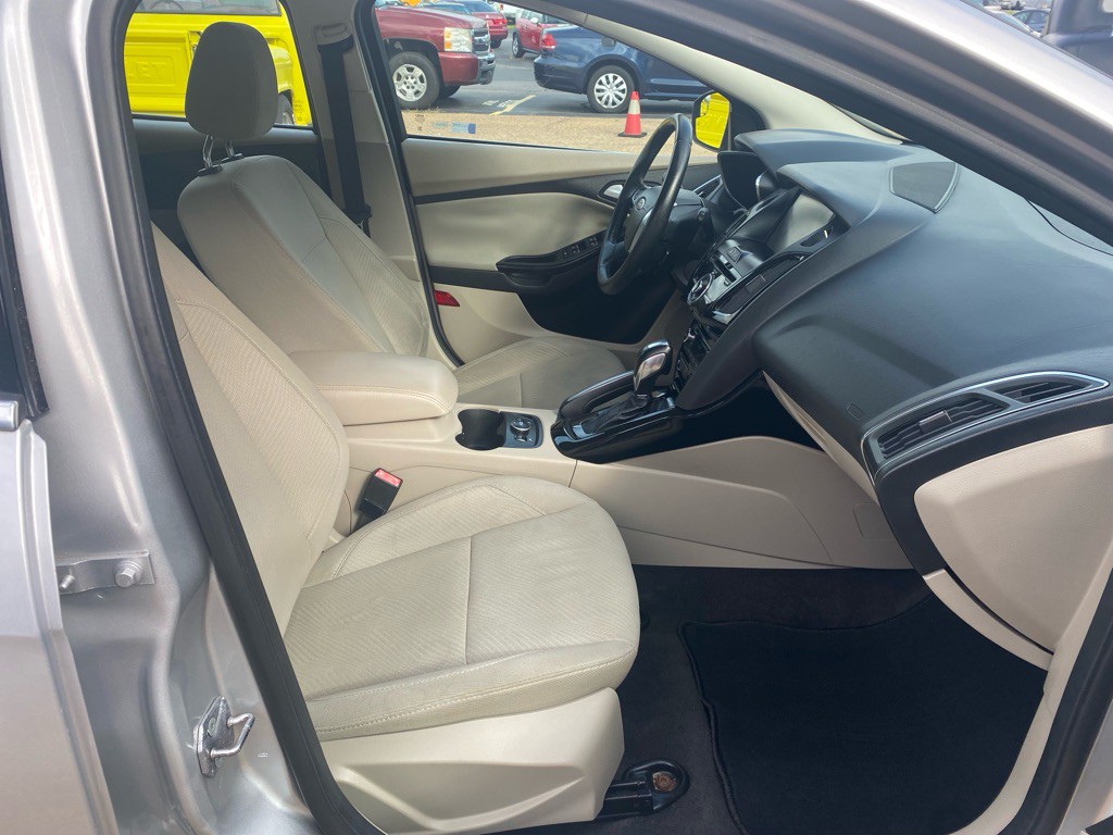 2012 Ford Focus Image 24
