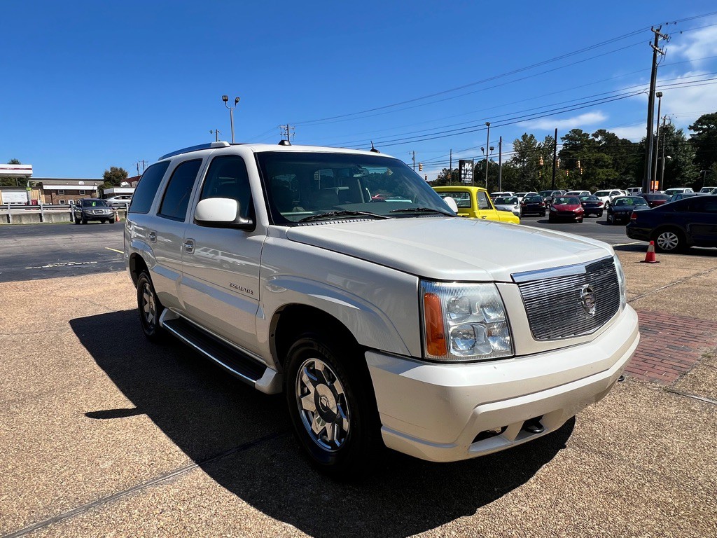 2004 Cadillac Escalade Image 3