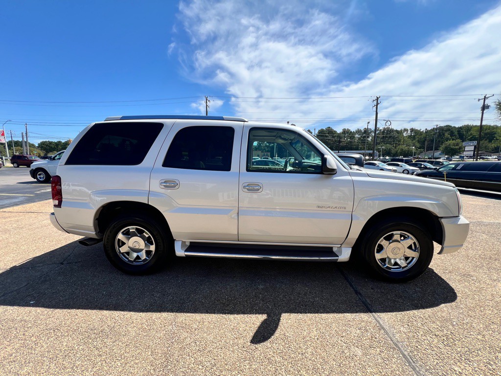 2004 Cadillac Escalade Image 4