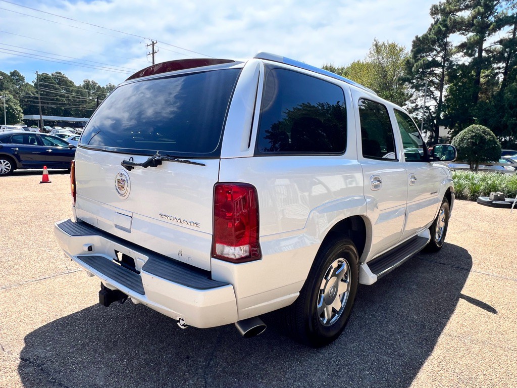 2004 Cadillac Escalade Image 5