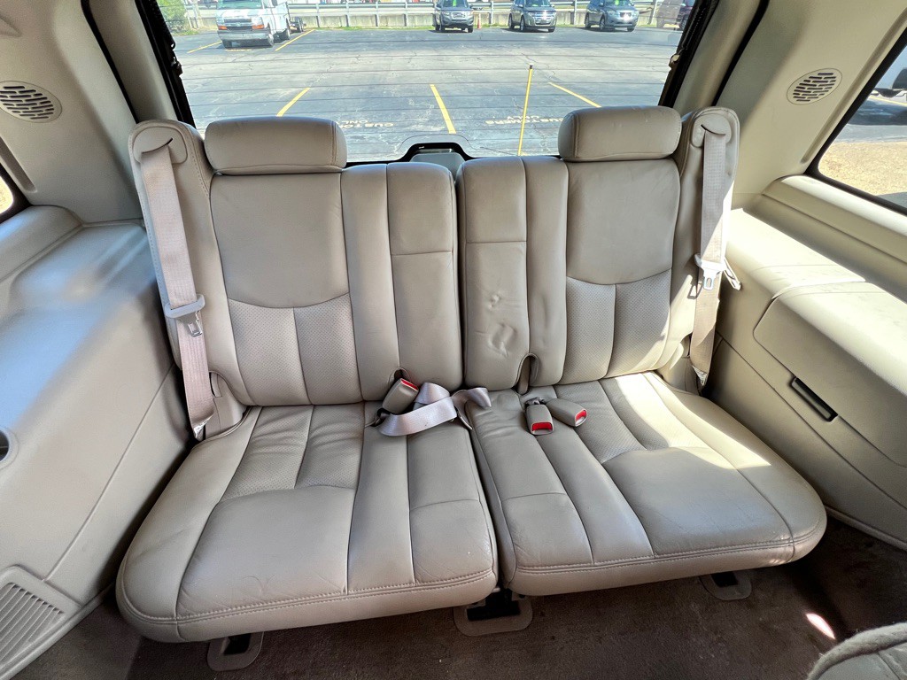 2004 Cadillac Escalade Image 19