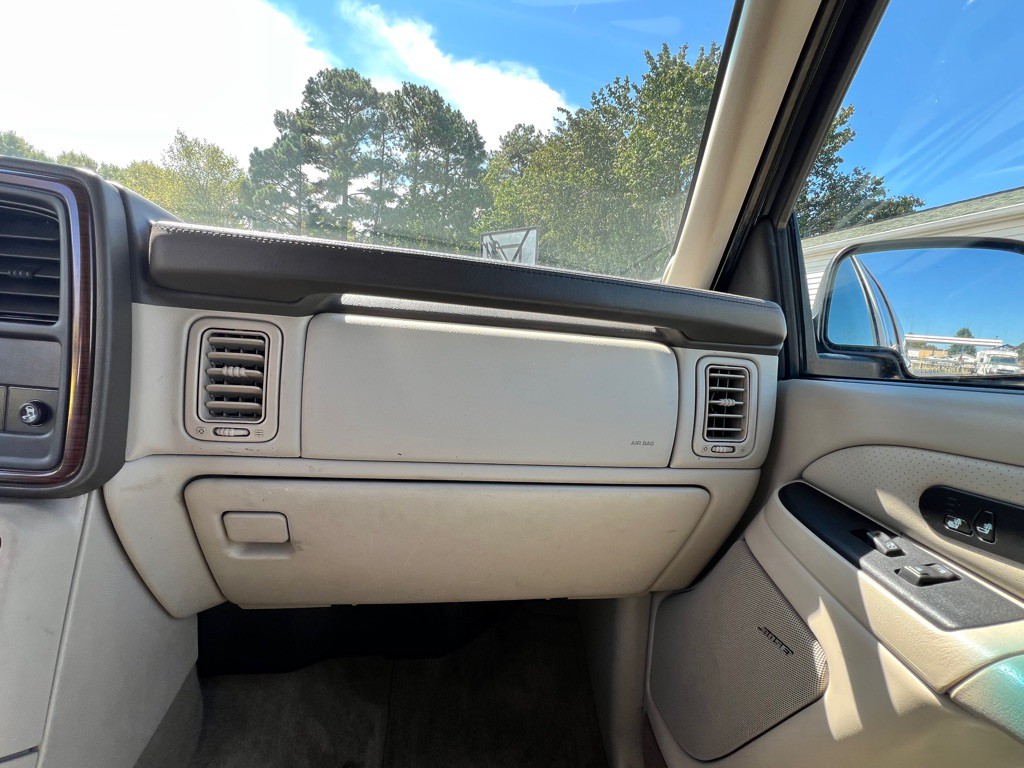 2004 Cadillac Escalade Image 20