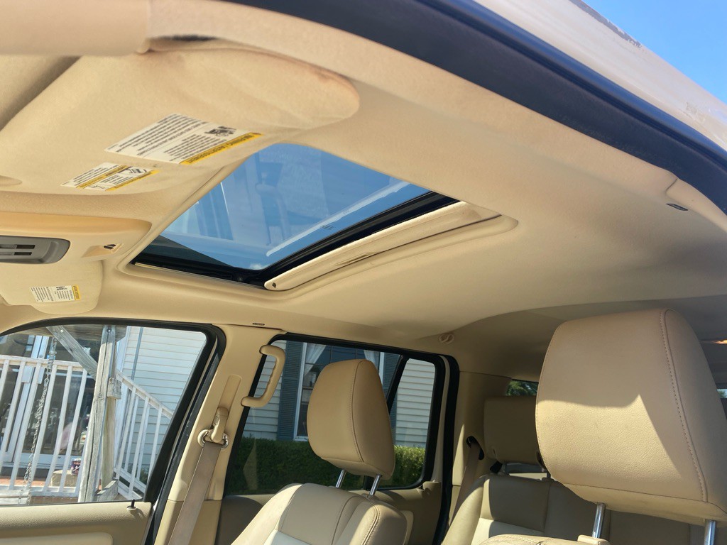 2010 Ford Explorer Image 18