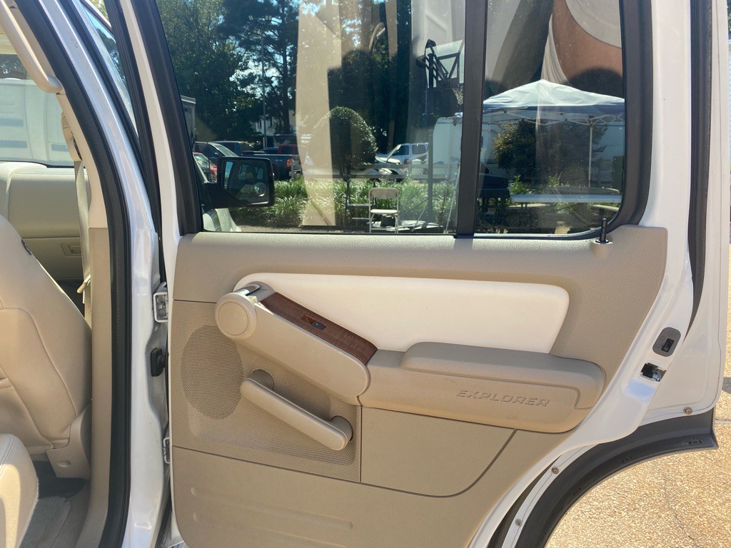 2010 Ford Explorer Image 24