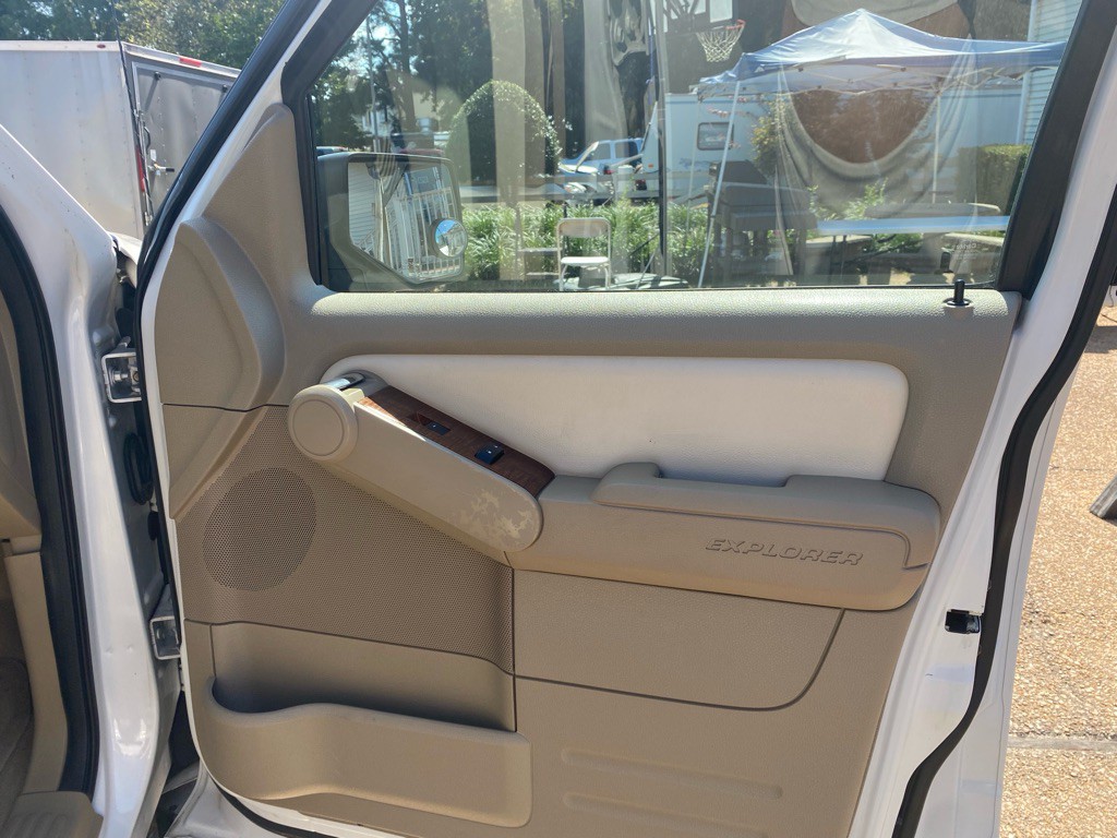 2010 Ford Explorer Image 26