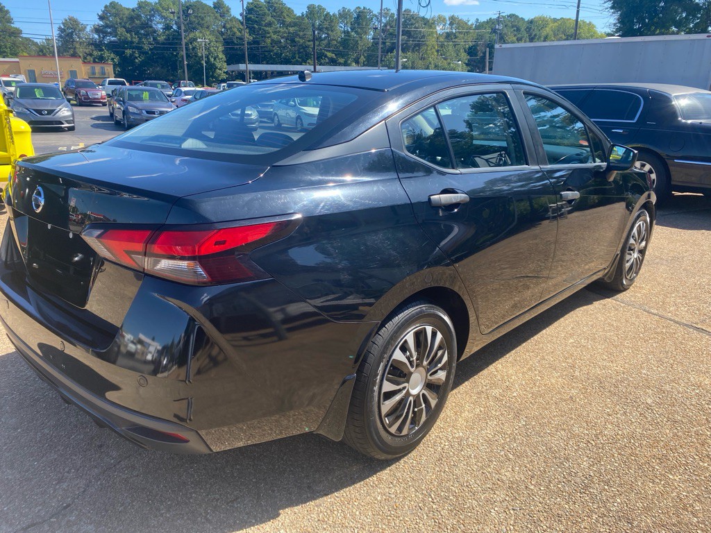 2021 Nissan Versa Image 5