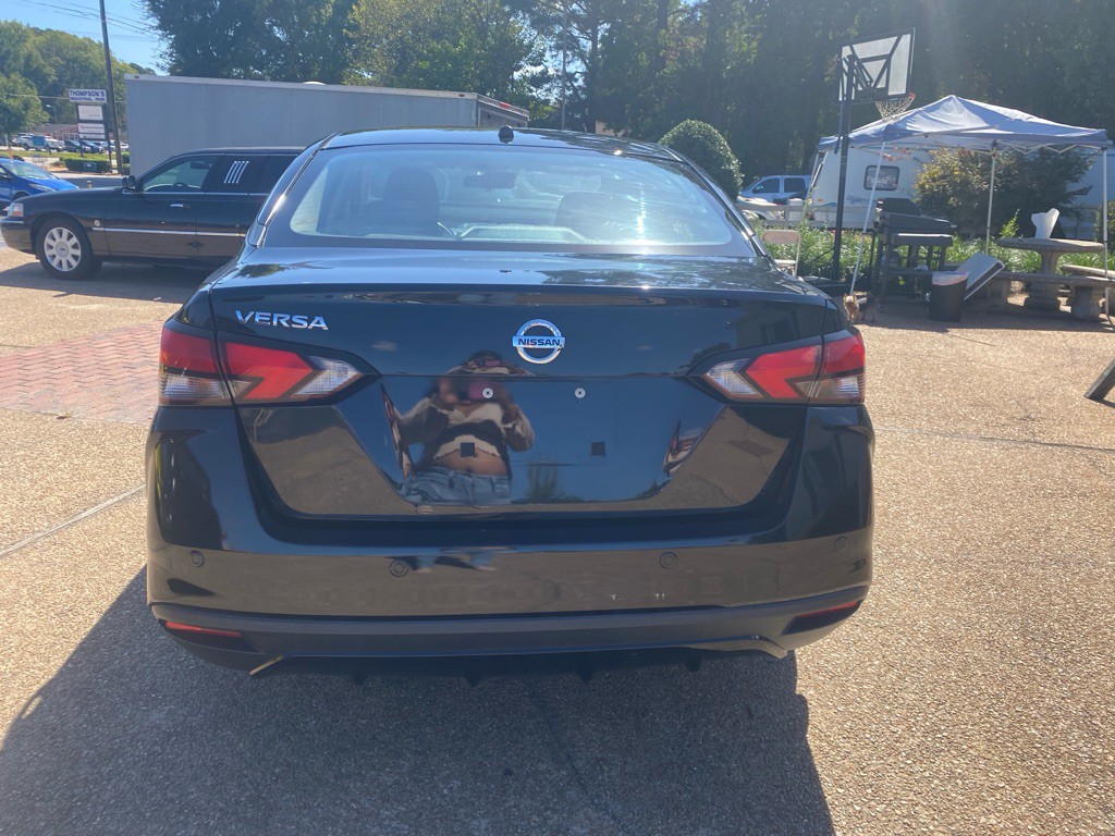 2021 Nissan Versa Image 6