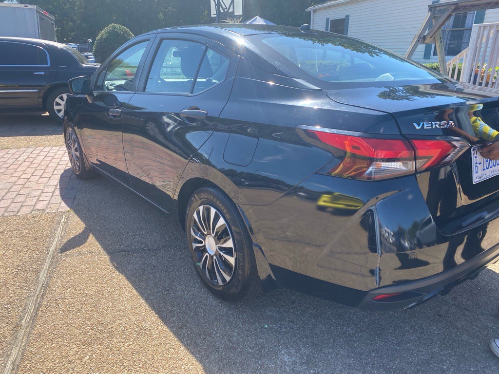 2021 Nissan Versa Image 7