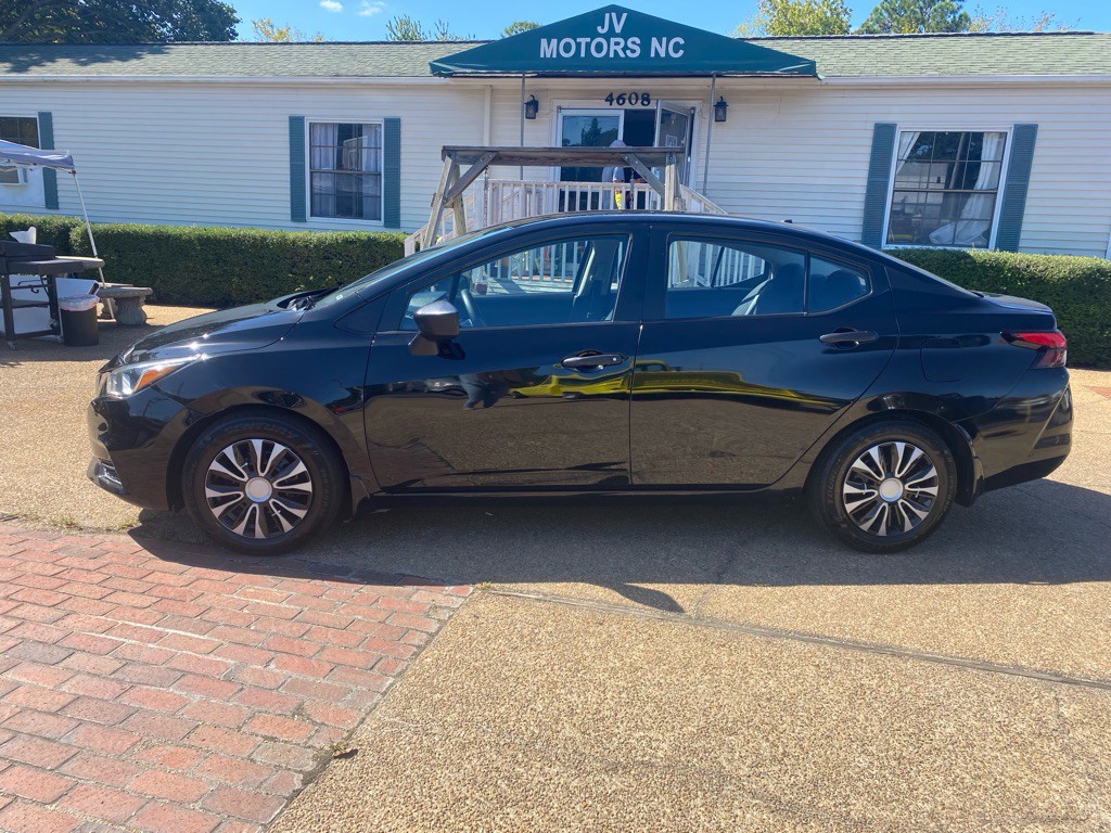 2021 Nissan Versa Image 8