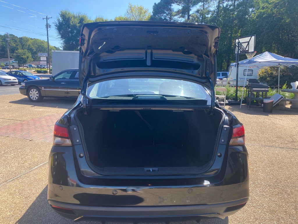 2021 Nissan Versa Image 10