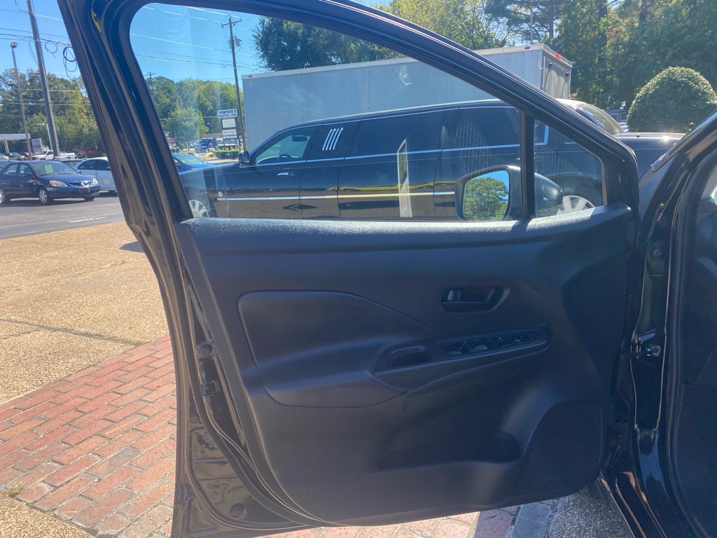 2021 Nissan Versa Image 11